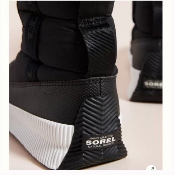 NWT Sorel Out N About Black Puffy Mid Weather Boots - Picture 4 of 7